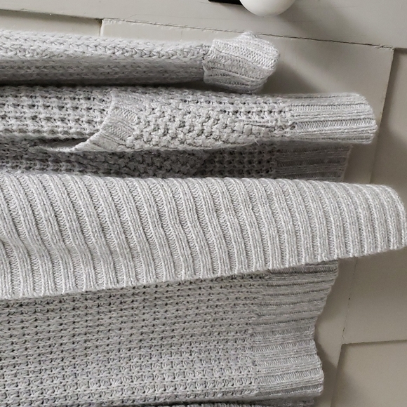 Light grey knit cardigan women's size small - Picture 4 of 4